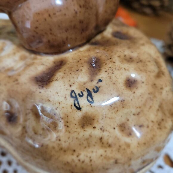 🍂 20% OFF - Vintage Peanut Shaped Lidded Bowl with Squirrels - Ceramic Pottery - Picture 9 of 9